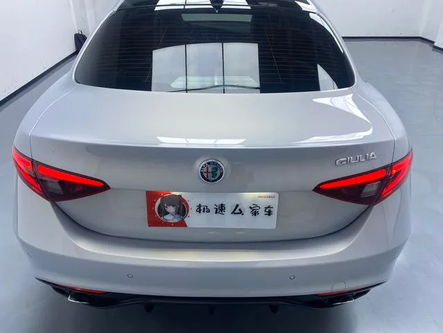 Alfa Romeo Giulia 2020 2.0T 280HP VIRTU Limited edition interior photo 10 Alfa Romeo Giulia 2020 2.0T 280HP VIRTU Limited edition interior photo 10