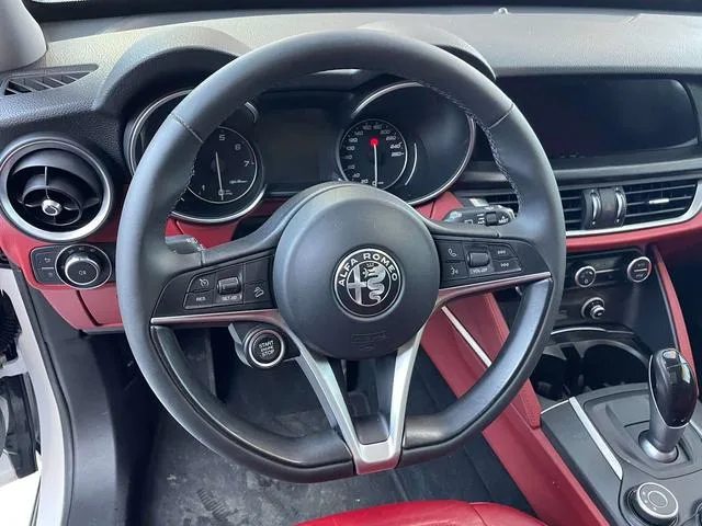 Alfa Romeo Stelvio 2017 2.0T 200HP Elite Edition exterior photo 8