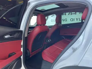 Alfa Romeo Stelvio 2017 2.0T 200HP Elite Edition interior photo 13