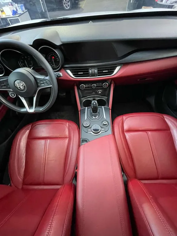 Alfa Romeo Stelvio 2017 2.0T 200HP Elite Edition interior photo 15