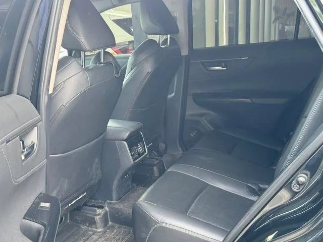 Toyota Venza 2023 2.0L CVT Two-wheel-drive Prestige Edition interior photo 8 Toyota Venza 2023 2.0L CVT Two-wheel-drive Prestige Edition interior photo 8
