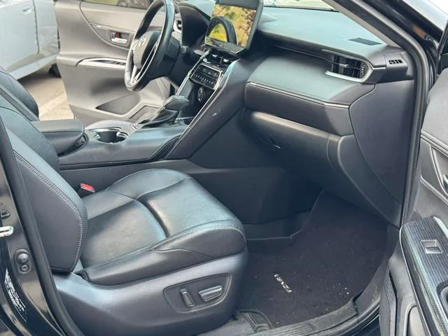 Toyota Venza 2023 2.0L CVT Two-wheel-drive Prestige Edition interior photo 12 Toyota Venza 2023 2.0L CVT Two-wheel-drive Prestige Edition interior photo 12