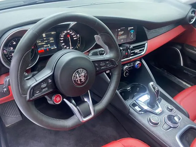 Alfa Romeo Giulia 2020 2.0T 280HP Dark Night Phantom Limited Edition exterior photo 5