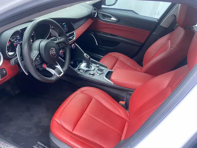 Alfa Romeo Giulia 2020 2.0T 280HP Dark Night Phantom Limited Edition interior photo 8
