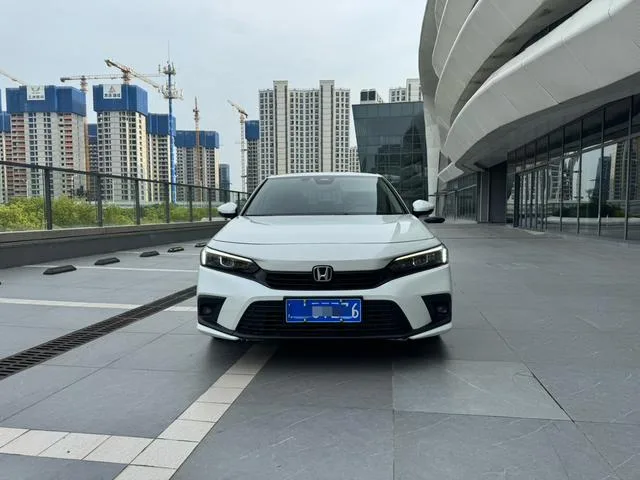 Honda Civic 2022 240TURBO CVT Version dynamique extérieur photo 3