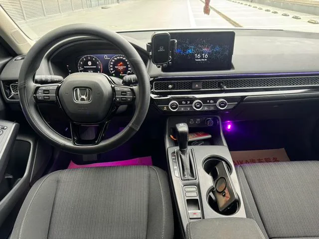 Honda Civic 2022 240TURBO CVT Version dynamique intérieur photo 10