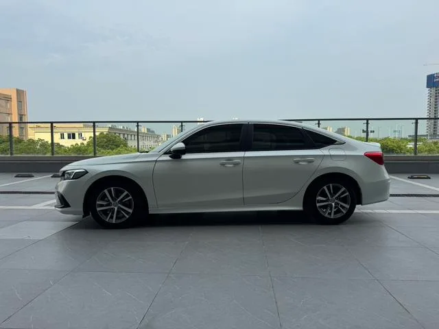 Honda Civic 2022 240TURBO CVT Version dynamique intérieur photo 16