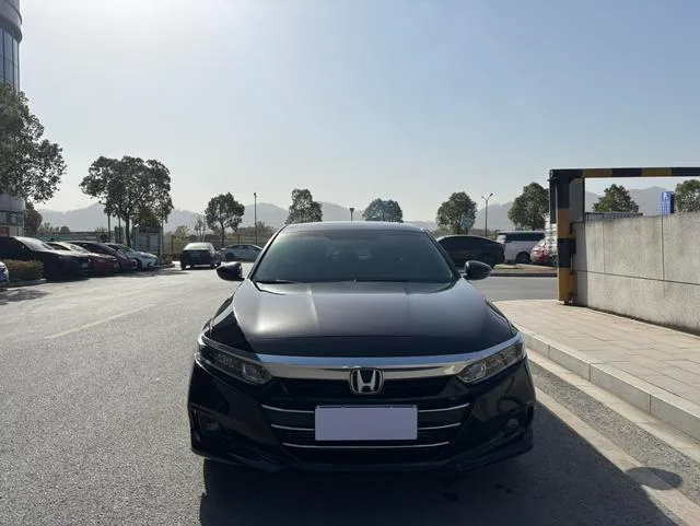 Honda Accord 2022 260TURBO Luxury Edition exterior photo 2