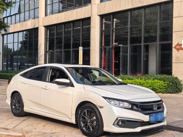 Honda Civic 2019 220TURBO CVT Versión dinámica País VI exterior foto 3 Honda Civic 2019 220TURBO CVT Versión dinámica País VI exterior foto 3