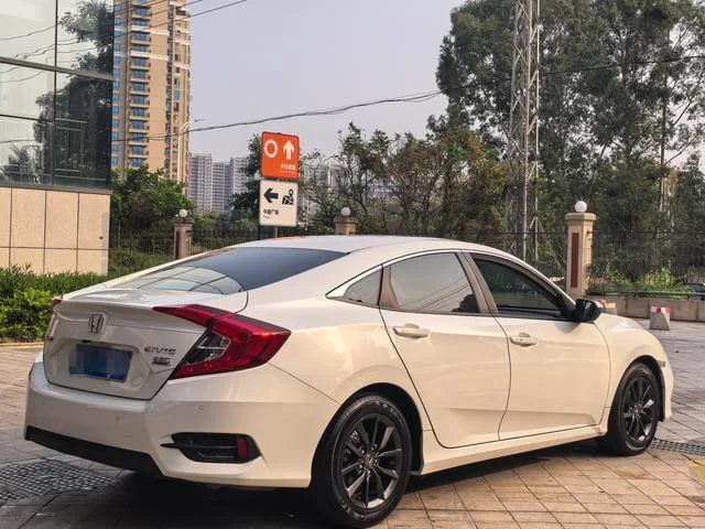 Honda Civic 2019 220TURBO CVT Versión dinámica País VI interior foto 9 Honda Civic 2019 220TURBO CVT Versión dinámica País VI interior foto 9