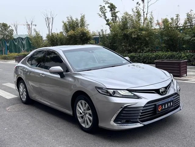 Toyota Camry 2023 2.0G Edición de lujo exterior foto 3