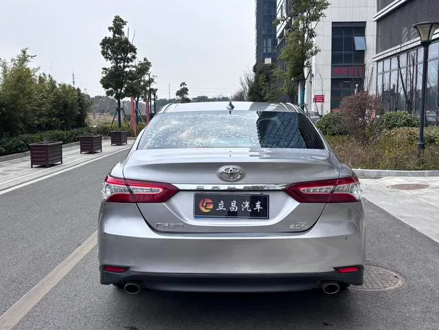 Toyota Camry 2023 2.0G Edición de lujo exterior foto 4