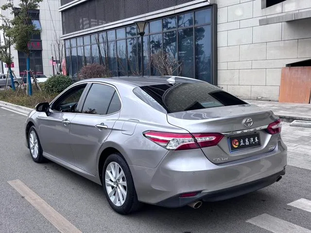 Toyota Camry 2023 2.0G Edición de lujo exterior foto 5