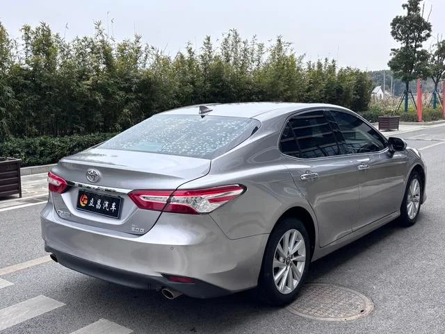 Toyota Camry 2023 2.0G Edición de lujo exterior foto 6