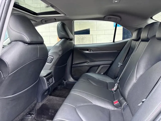 Toyota Camry 2023 2.0G Edición de lujo interior foto 8