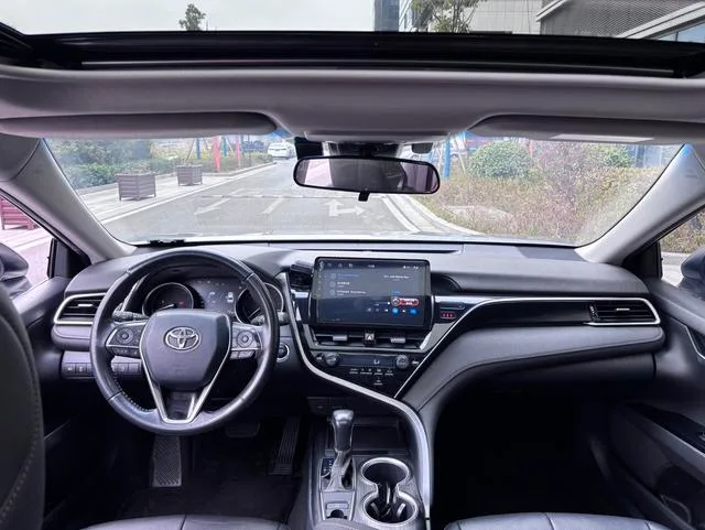 Toyota Camry 2023 2.0G Edición de lujo interior foto 9