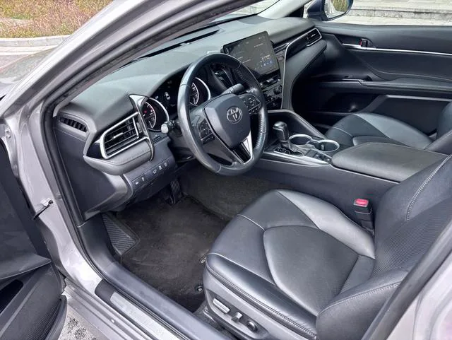 Toyota Camry 2023 2.0G Edición de lujo interior foto 10