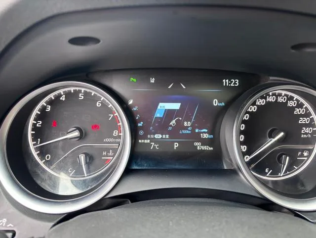 Toyota Camry 2023 2.0G Edición de lujo interior foto 12