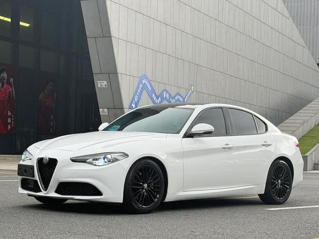 Alfa Romeo Giulia 2017 2.0T 280HP Luxury Edition exterior photo 1 Alfa Romeo Giulia 2017 2.0T 280HP Luxury Edition exterior photo 1