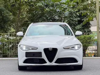 Alfa Romeo Giulia 2017 2.0T 280HP Luxury Edition exterior photo 2 Alfa Romeo Giulia 2017 2.0T 280HP Luxury Edition exterior photo 2
