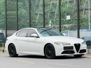 Alfa Romeo Giulia 2017 2.0T 280HP Luxury Edition exterior photo 3 Alfa Romeo Giulia 2017 2.0T 280HP Luxury Edition exterior photo 3
