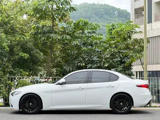 Alfa Romeo Giulia 2017 2.0T 280HP Luxury Edition exterior photo 5 Alfa Romeo Giulia 2017 2.0T 280HP Luxury Edition exterior photo 5