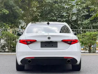 Alfa Romeo Giulia 2017 2.0T 280HP Luxury Edition exterior photo 7 Alfa Romeo Giulia 2017 2.0T 280HP Luxury Edition exterior photo 7