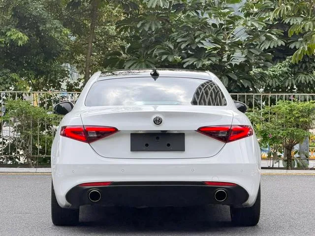 Alfa Romeo Giulia 2017 2.0T 280HP Luxury Edition exterior photo 7 Alfa Romeo Giulia 2017 2.0T 280HP Luxury Edition exterior photo 7