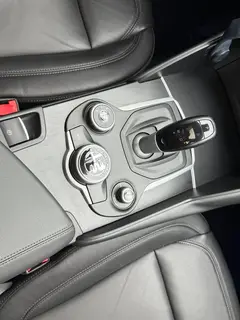 Alfa Romeo Giulia 2017 2.0T 280HP Luxury Edition interior photo 18 Alfa Romeo Giulia 2017 2.0T 280HP Luxury Edition interior photo 18