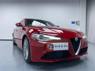 Alfa Romeo Giulia 2017 2.0T 280HP Version de luxe extérieur photo 2 Alfa Romeo Giulia 2017 2.0T 280HP Version de luxe extérieur photo 2