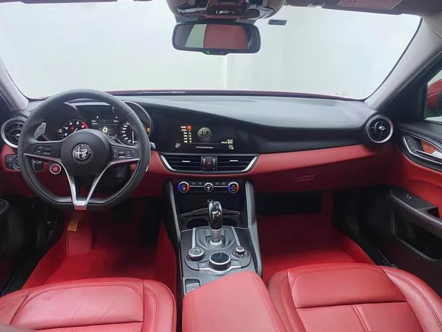 Alfa Romeo Giulia 2017 2.0T 280HP Version de luxe extérieur photo 5 Alfa Romeo Giulia 2017 2.0T 280HP Version de luxe extérieur photo 5