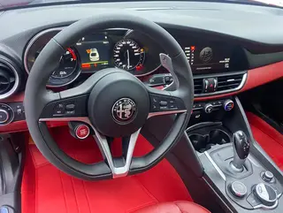 Alfa Romeo Giulia 2017 2.0T 280HP Version de luxe extérieur photo 6 Alfa Romeo Giulia 2017 2.0T 280HP Version de luxe extérieur photo 6