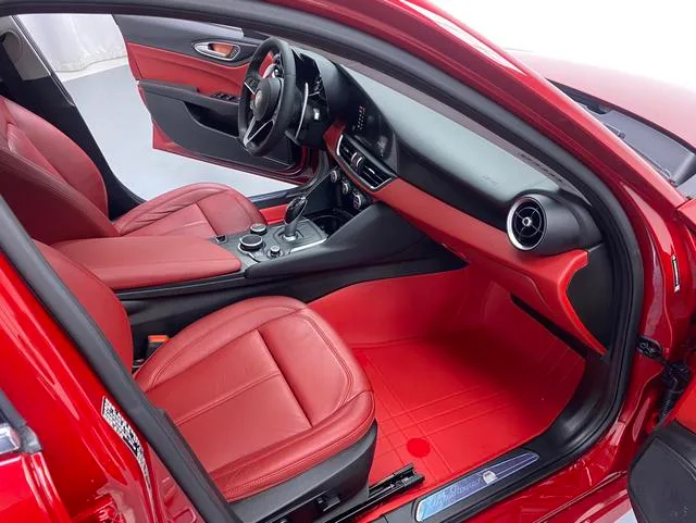 Alfa Romeo Giulia 2017 2.0T 280HP Version de luxe intérieur photo 8 Alfa Romeo Giulia 2017 2.0T 280HP Version de luxe intérieur photo 8