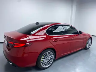 Alfa Romeo Giulia 2017 2.0T 280HP Version de luxe intérieur photo 10 Alfa Romeo Giulia 2017 2.0T 280HP Version de luxe intérieur photo 10