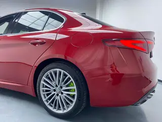 Alfa Romeo Giulia 2017 2.0T 280HP Version de luxe intérieur photo 12 Alfa Romeo Giulia 2017 2.0T 280HP Version de luxe intérieur photo 12