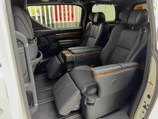 Toyota Alphard 2015 3.5L Premium Edition interior photo 12 Toyota Alphard 2015 3.5L Premium Edition interior photo 12