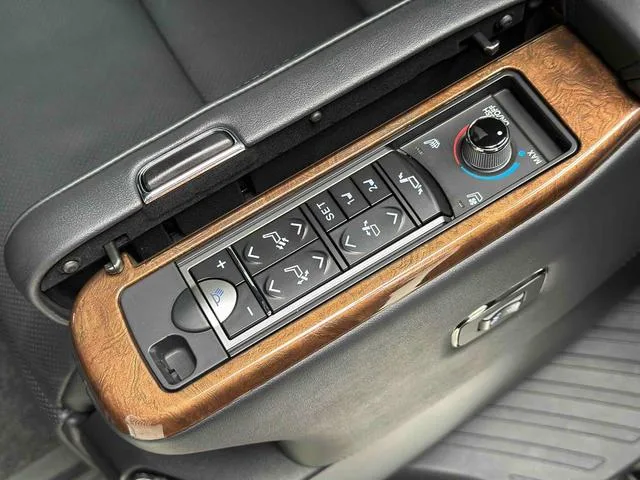 Toyota Alphard 2015 3.5L Premium Edition interior photo 13 Toyota Alphard 2015 3.5L Premium Edition interior photo 13