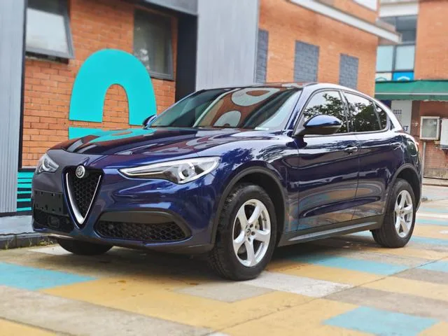 Alfa Romeo Stelvio 2017 2.0T 200HP Versión de élite exterior foto 1 Alfa Romeo Stelvio 2017 2.0T 200HP Versión de élite exterior foto 1
