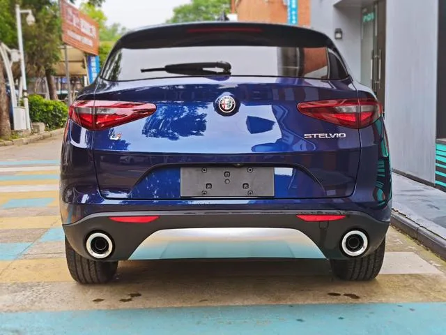 Alfa Romeo Stelvio 2017 2.0T 200HP Versión de élite exterior foto 5 Alfa Romeo Stelvio 2017 2.0T 200HP Versión de élite exterior foto 5