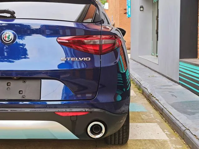 Alfa Romeo Stelvio 2017 2.0T 200HP Versión de élite exterior foto 6 Alfa Romeo Stelvio 2017 2.0T 200HP Versión de élite exterior foto 6