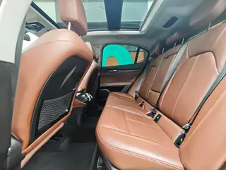 Alfa Romeo Stelvio 2017 2.0T 200HP Versión de élite interior foto 8 Alfa Romeo Stelvio 2017 2.0T 200HP Versión de élite interior foto 8