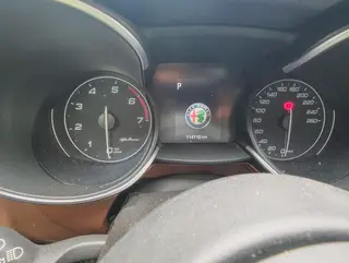 Alfa Romeo Stelvio 2017 2.0T 200HP Versión de élite interior foto 12 Alfa Romeo Stelvio 2017 2.0T 200HP Versión de élite interior foto 12