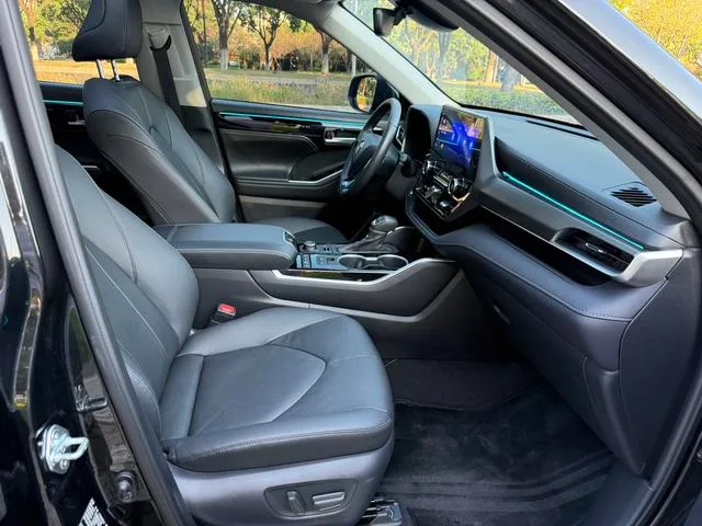 Toyota Highlander 2022 380T Edición de lujo con tracción en las cuatro ruedas 7 Asiento exterior foto 5
