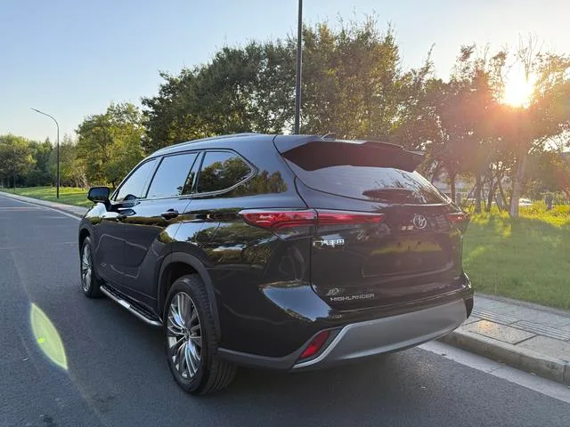 Toyota Highlander 2022 380T Edición de lujo con tracción en las cuatro ruedas 7 Asiento exterior foto 9