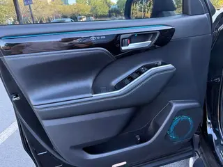 Toyota Highlander 2022 380T Edición de lujo con tracción en las cuatro ruedas 7 Asiento interior foto 11
