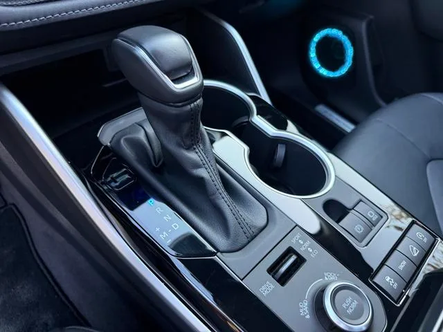 Toyota Highlander 2022 380T Edición de lujo con tracción en las cuatro ruedas 7 Asiento interior foto 13