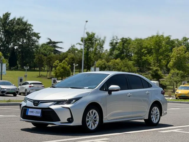 Toyota Corolla 2021 1.2T S-CVT Version de luxe extérieur photo 1 Toyota Corolla 2021 1.2T S-CVT Version de luxe extérieur photo 1