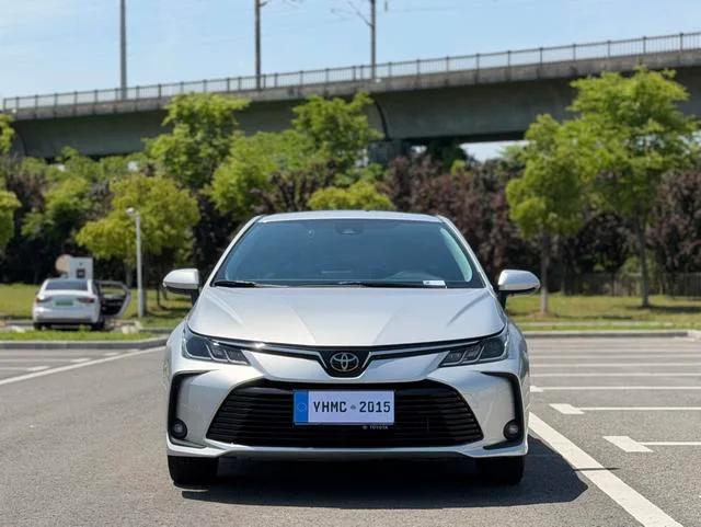 Toyota Corolla 2021 1.2T S-CVT Version de luxe extérieur photo 2 Toyota Corolla 2021 1.2T S-CVT Version de luxe extérieur photo 2