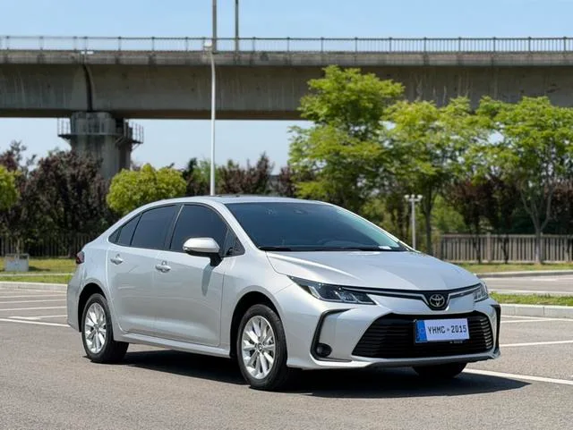 Toyota Corolla 2021 1.2T S-CVT Version de luxe extérieur photo 3 Toyota Corolla 2021 1.2T S-CVT Version de luxe extérieur photo 3