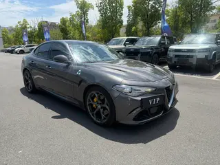 Alfa Romeo Giulia 2021 2.0T 280HP Luxury Edition exterior photo 3